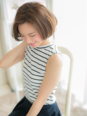 毛先のカールが上品！大人のハンサムボブa