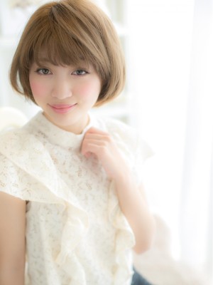 明るめカラーの艶感ふわっ…とボブa
