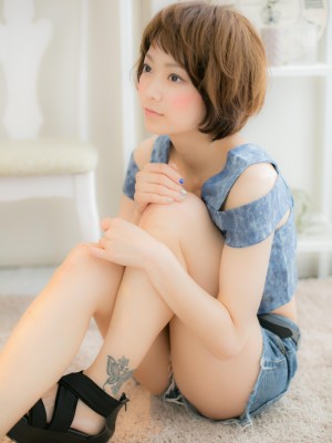 小顔シルエットな、ふんわり無造作ショートa