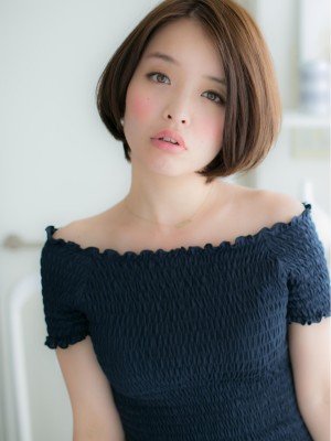 旬なヌーディーカラーで大人なフレンチボブｂ