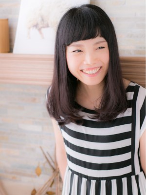 暗カラーで大人かわいいストレートミディｂ