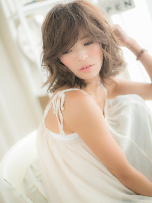 絶妙なふわボサ感《エフォートレスミディ》a