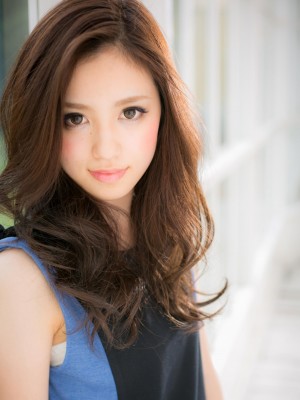 顔色もキレイに魅せる!艶ブラウンの大人ロング2 顔色もキレイに魅せる!艶ブラウンの大人ロング2のイメージ画像