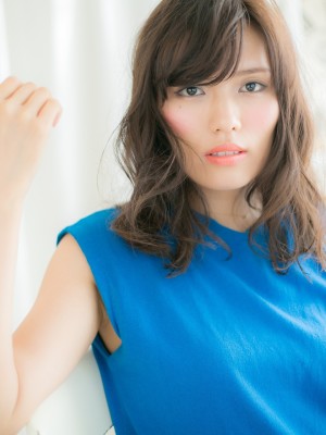 流し前髪で大人レディ抜け感セミディa