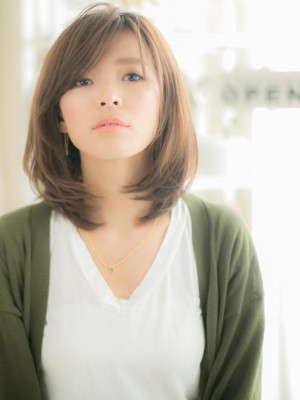 透け感カラーで大人ミディａ