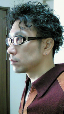 男のカーリーヘアー