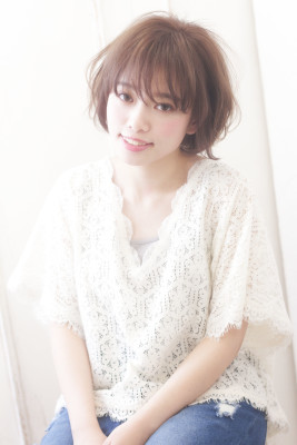 マッシュ風のゆるカジュ大人ショートボブ