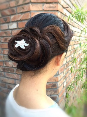 結婚式、二次会にピッタリ！!ウェービーねじりルーズアップ