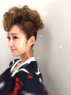 和装にも似合う華やかパーティーアップ