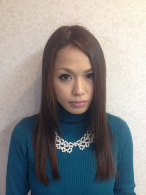 透明感があるアッシュが大人かわいいクラシカルストレート