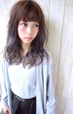似合わせカットでつくるグレーベージュミディby柴立吉之助