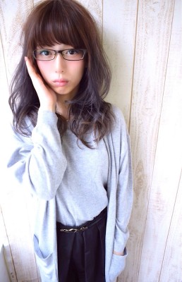 オトナ可愛いメガネ女子ミディby柴立吉之助
