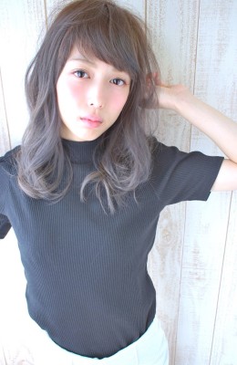 透明感バツグンなグレーベージュミディby柴立吉之助
