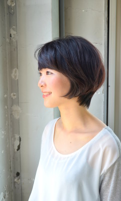 頭の形がよく見えるショートボブ