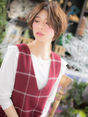 センターパートで引き締め！”大人顔”ボブ