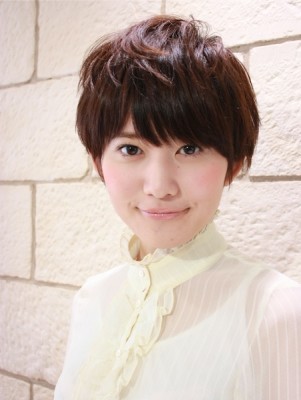 雰囲気と可愛らしさのあるショートスタイル