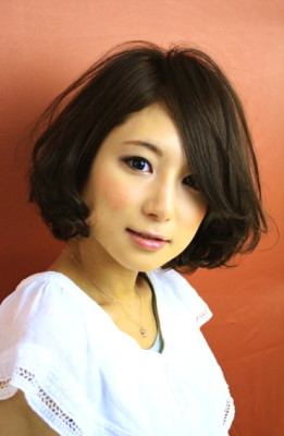 大人可愛いカールショートミディ