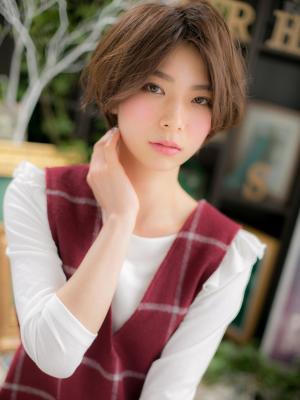 センターパートで引き締め！”大人顔”ボブ