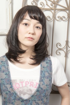 暗髪ストレートセミディ