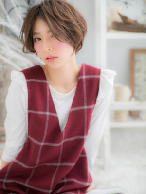 センターパートで引き締め！”大人顔”ボブ
