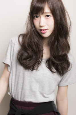 暗髪が今っぽい♪ツヤ感ロング