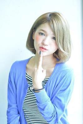 外国人風抜け感シルバーアッシュ＠斜めバングラウンドボブ