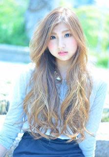 大人かわいい甘めバングウェービーフェミニンロング