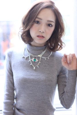 コケティッシュで大人かわいいナチュラルカール抜け感フェミニン