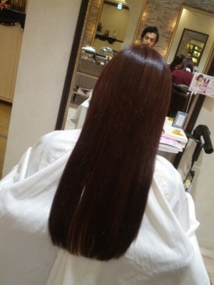 バイオレットでローライト★ストレート→巻き髪での色の違い
