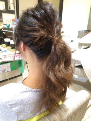 グラデーションからのポニーテールアレンジ