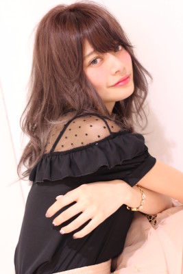 流し前髪トレンドおフェロ女子