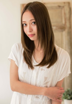 小顔レイヤー★センターパートフェミニンロブ