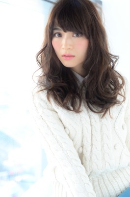 黒髪＆暗髪＠Aライン厚めバングウェービーナチュラルセミディのイメージ画像