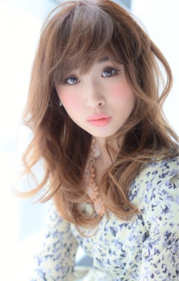重めバングが大人かわいいナチュラルカール♪ルーズウェービー