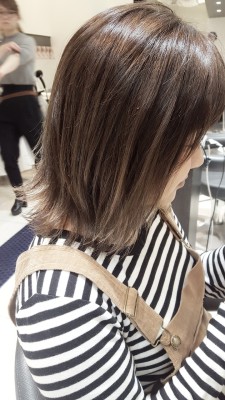 透明感に艶をプラスしたダメージレスヘアカラー★イルミナ