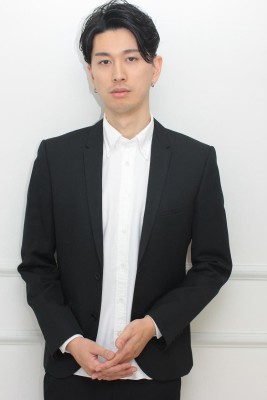 スタイリッシュ黒髪ウエーブ