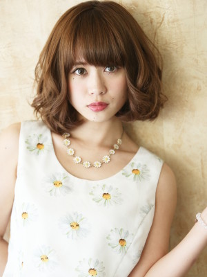 ドライな質感が際立つ巻き髪ハンサムヘアに人気集中！！
