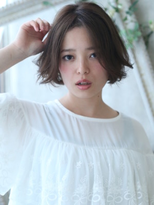 甘カラ愛されショートx大人可愛いブラウンベージュ 甘カラ愛されショートx大人可愛いブラウンベージュのイメージ画像