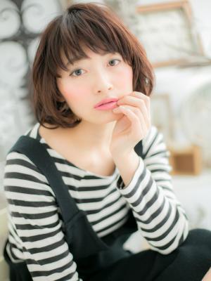 暗髪フェザーボブで小顔に☆見せる