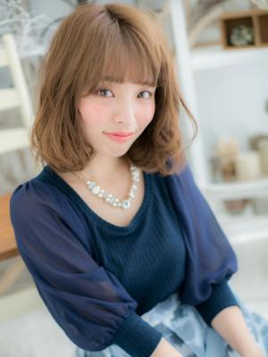 美人顔を作る！ひし形シルエットセミディ