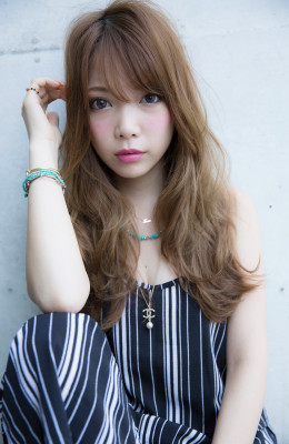 無造作ウェーブ×透明感のある外人風ヴェールカラー