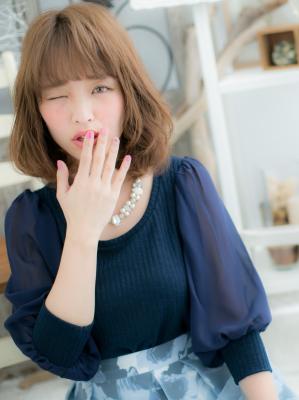 美人顔を作る！ひし形シルエットセミディ