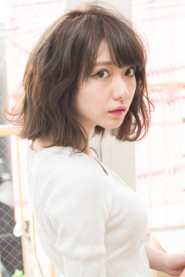 【hair coucou】透け感アッシュの無造作ウェーブ 【hair coucou】透け感アッシュの無造作ウェーブのイメージ画像