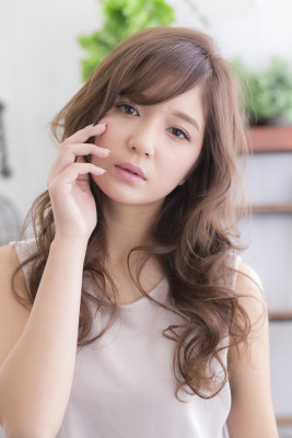 ブルージュアッシュと抜け感パーマで大人ガーリー! ブルージュアッシュと抜け感パーマで大人ガーリー!のイメージ画像