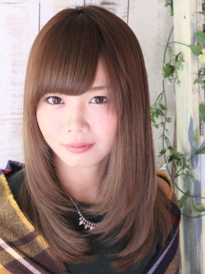 やわらかテイストのストレートスタイル