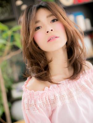 クール＆フェミニン…大人女子センターパート