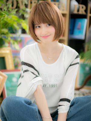 顔を包むサラツヤボブ