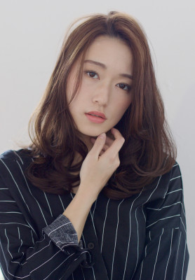 ニュアンスカールの重めセミディ :o90