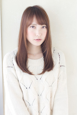 ナチュラルストレートのセミロング :o94