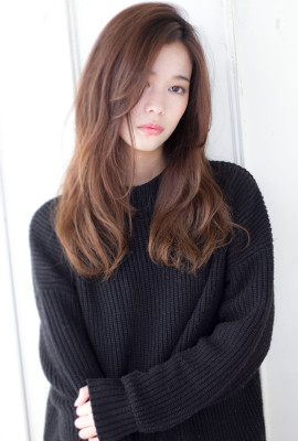 コテいらずで簡単スタイリングの大人こなれロング